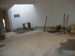 Odisseia Habitacional: Molduras prontas + Calçada + Mais calfino