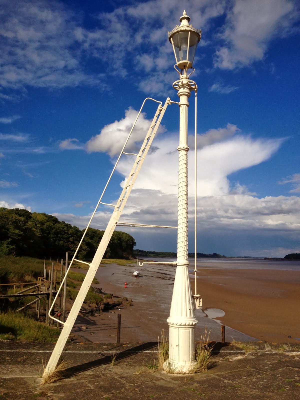 Narrow Boat Albert Lydney Harbour Light