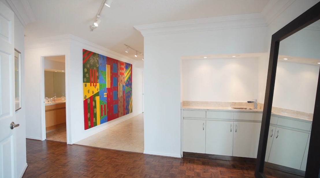 21 Interior Design Photos vs. 130 Carlton St #1104, Toronto Luxury Condo Tour