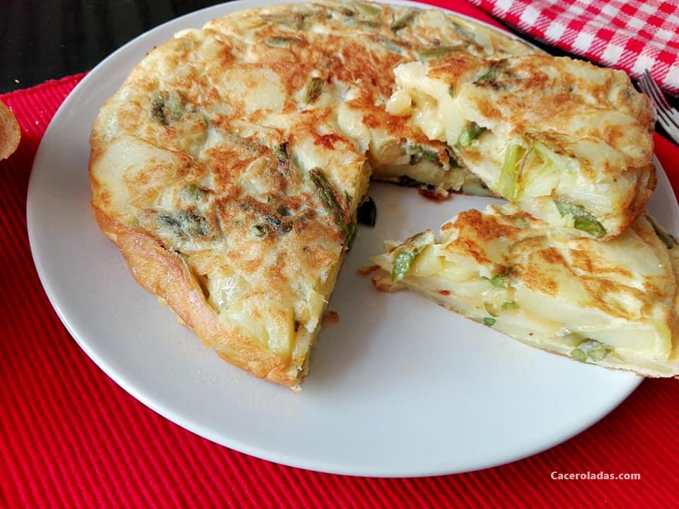 Tortilla De Patatas Con Esparragos Trigueros Caceroladas