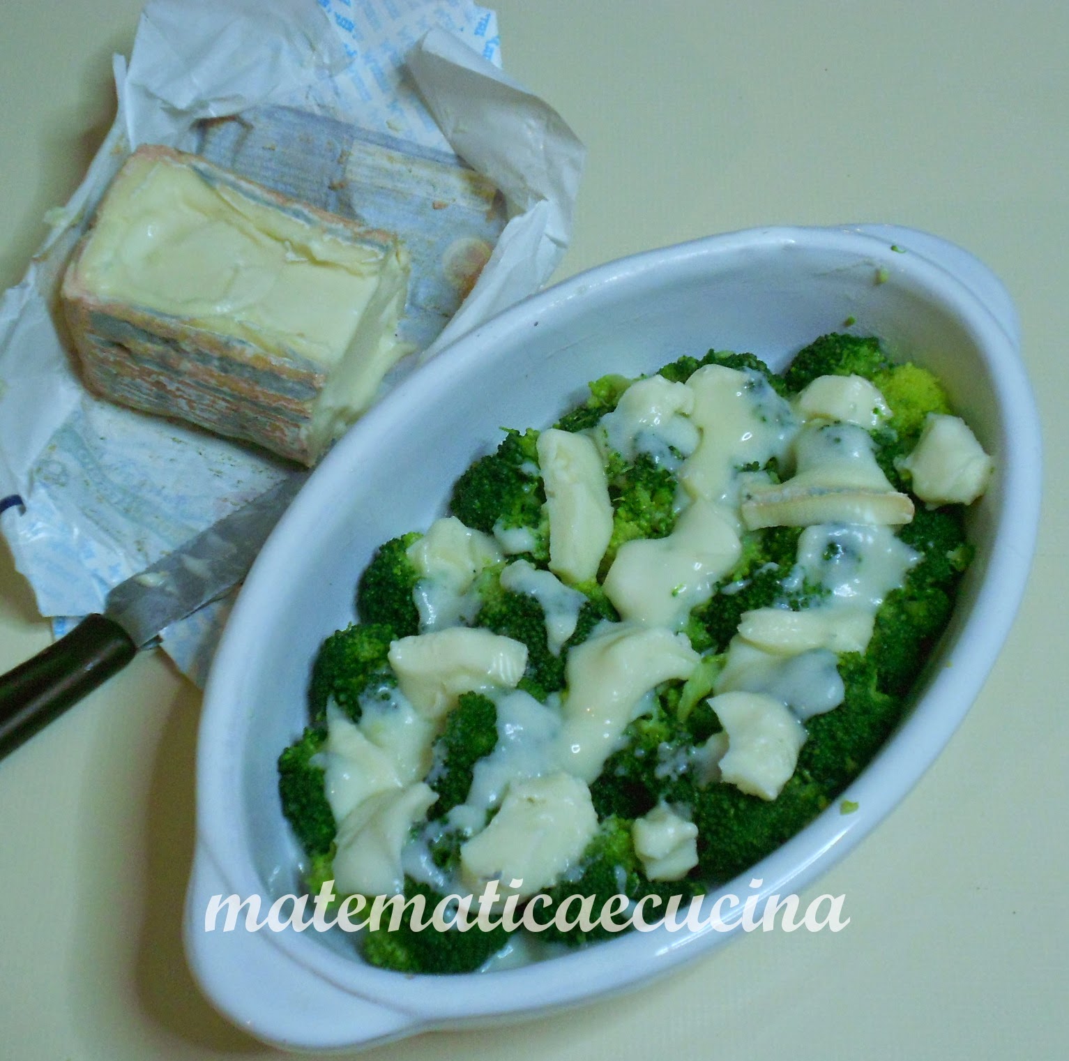 m@tematicaecucina: Broccoli gratinati al forno con Taleggio e Besciamella