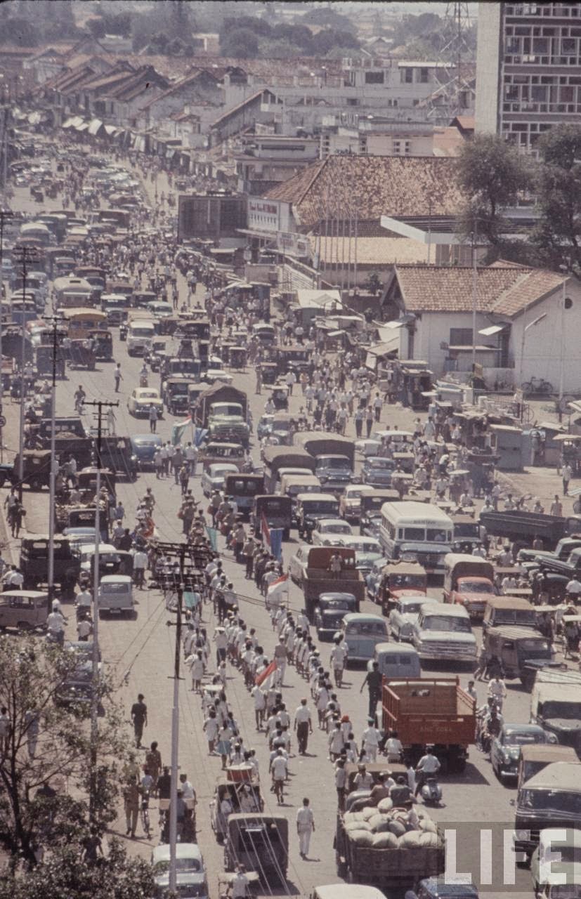 35 Wonderful Photographs That Capture Daily Life of Indonesia in 1972