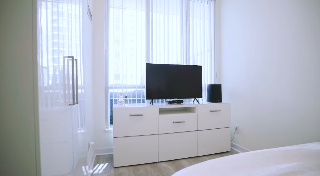 Tour 33 Bay St #211, Toronto, ON vs. 15 Interior Design Photos