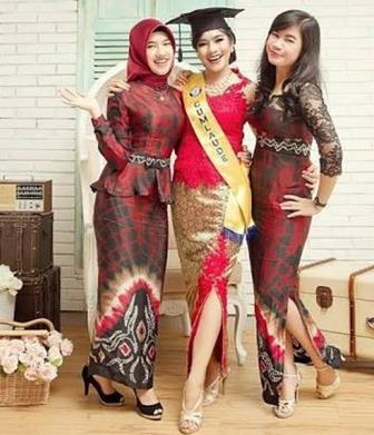 Contoh Baju Kebaya Untuk Wisuda Paling Modis
