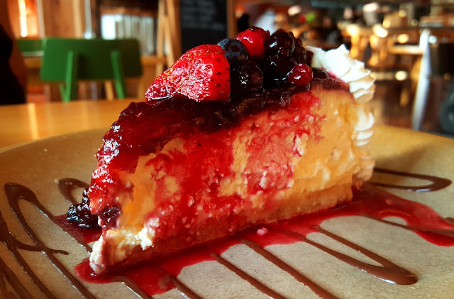 food blogger dubai social house dubai mall blueberry cheesecake cake dessert