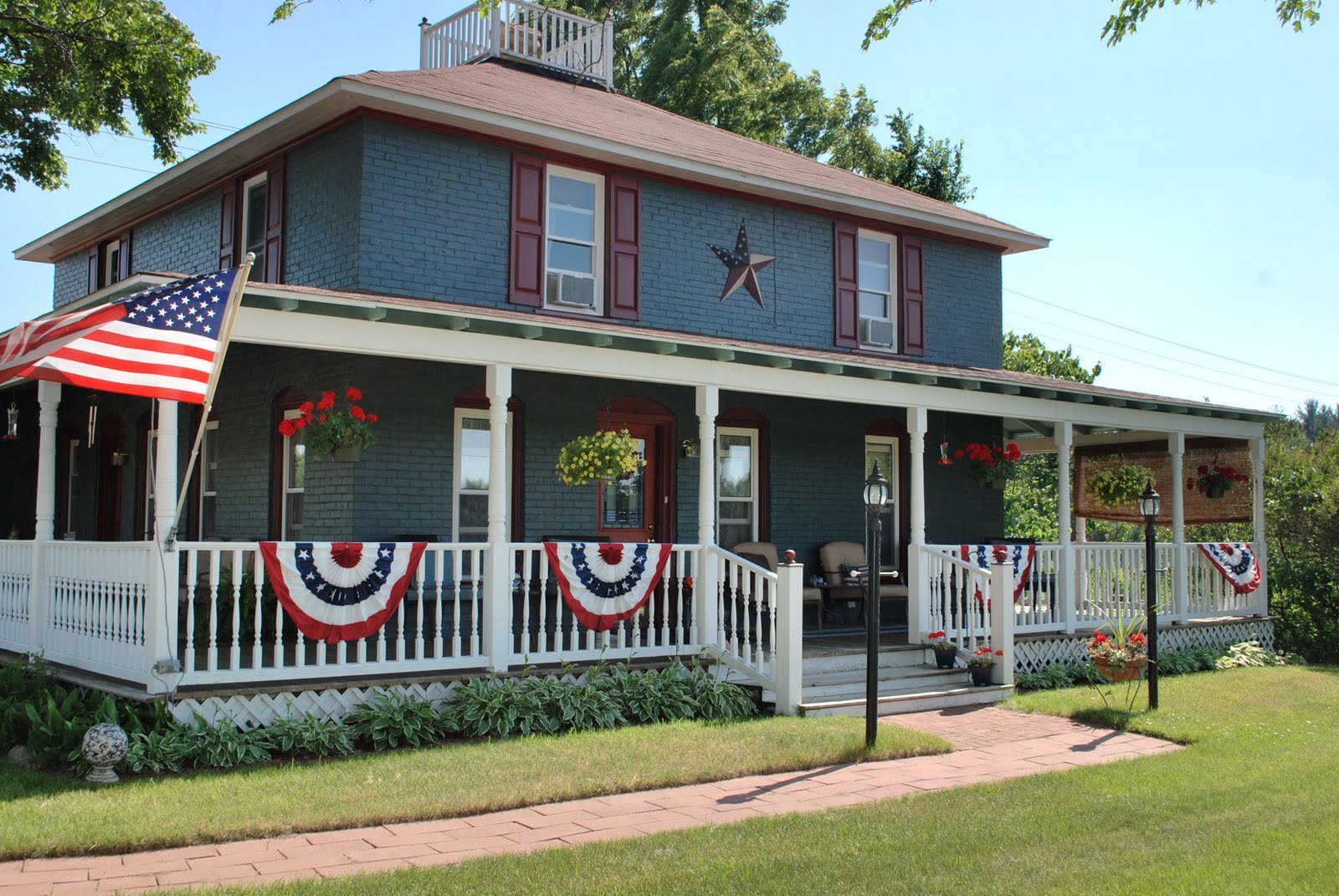 Applesauce Inn Bed and BreakfastBellaire, Michigan About Us