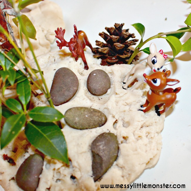 Woodland small world playdough activity for kids. Toddlers and preschoolers will love collecting nature and using it with playdough to create a miniature woodland scene. This activity is great for imaginative play and animals/ woodland project.