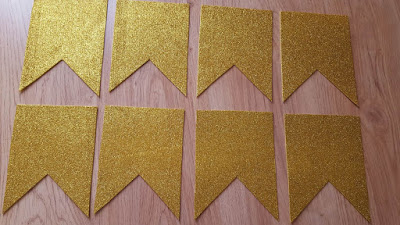 DIY Glitter Cupcakes Banner DIY Glitter Cupcakes Banner
