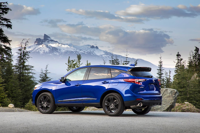 2019 Acura RDX A-SPEC rear 3/4 view Rear 3/4 view of 2019 Acura RDX A-SPEC