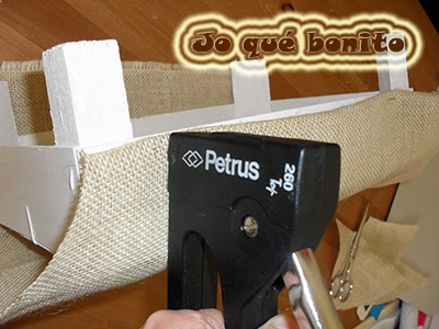 Caja de fresas reciclada con arpillera