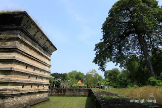 makam siti fatimah binti maimun gresik