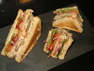 SÁNDWICH CLUB DE SALMÓN