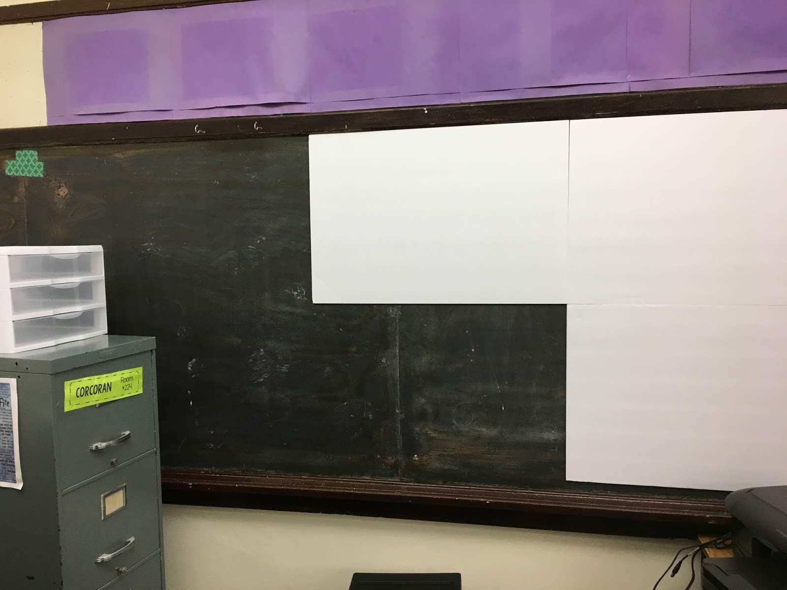 iTEach it All Teacher Hack! Turn an old chalkboard into a bulletin