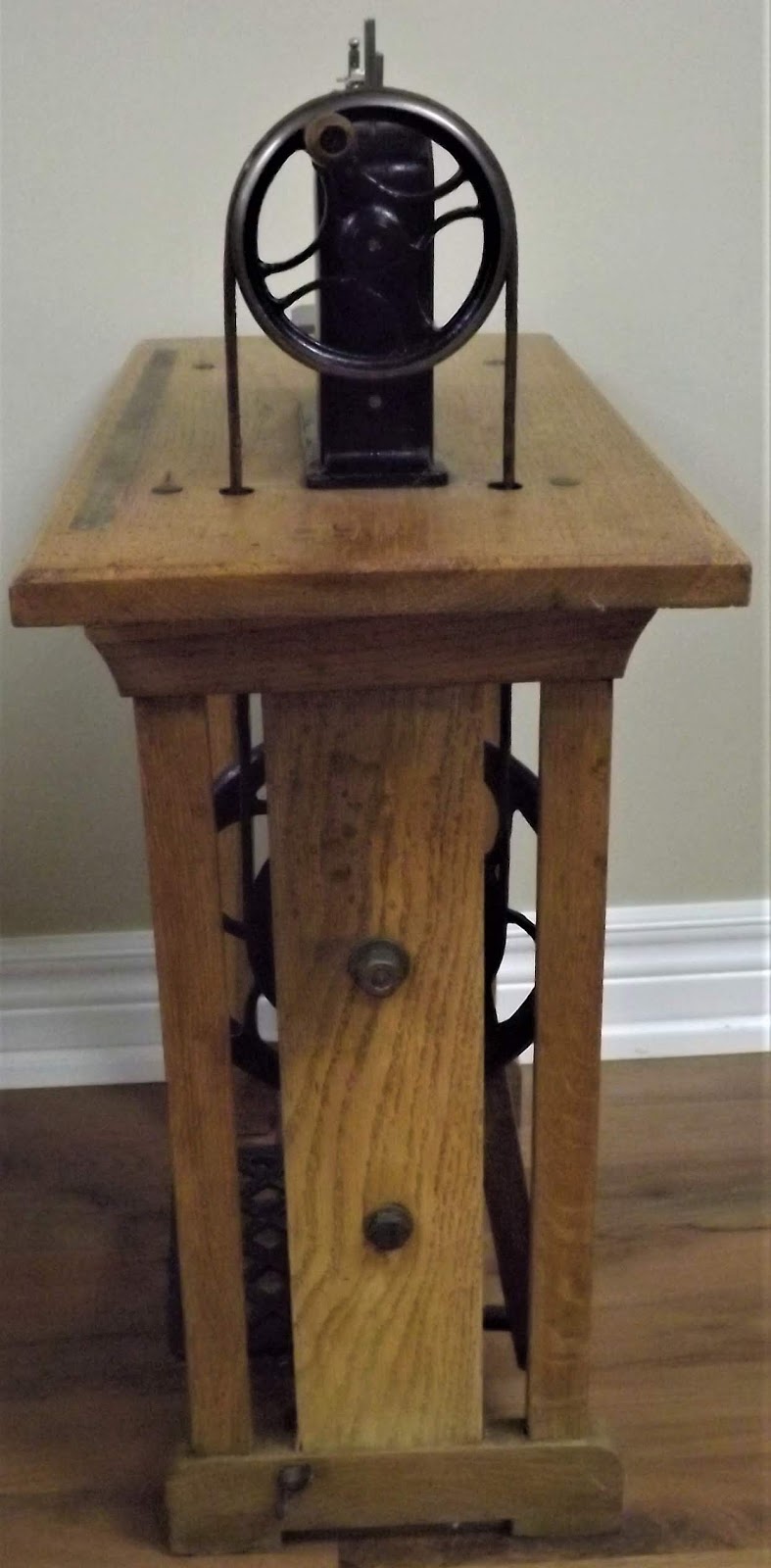 ANTIQUE and VINTAGE SEWING MACHINES WANTING a NEW HOME!! CHILD'S TOY