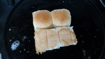 lightly-toast-the-pav-slices