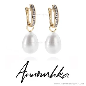 Kate accessorised Annoushka pearls and Kiki McDonough earrings