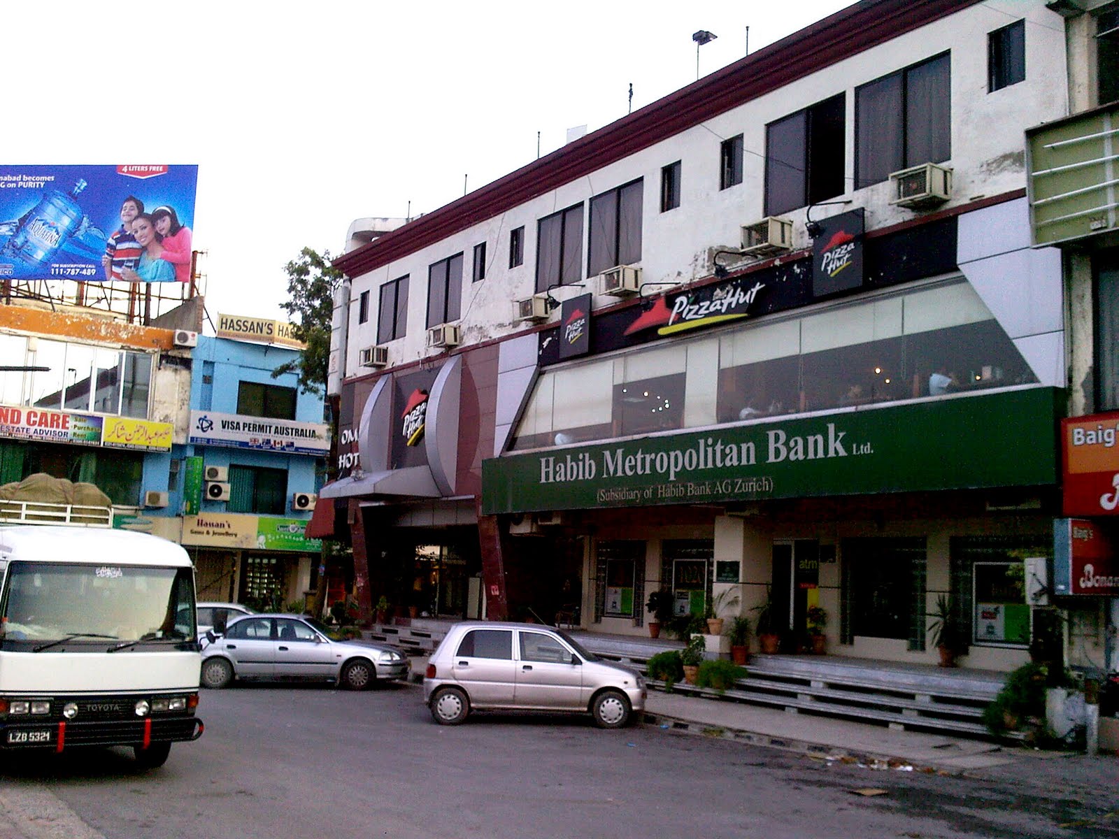 Pizza Hut in F10 Markaz Islamabad, Front and Back View Beauty of