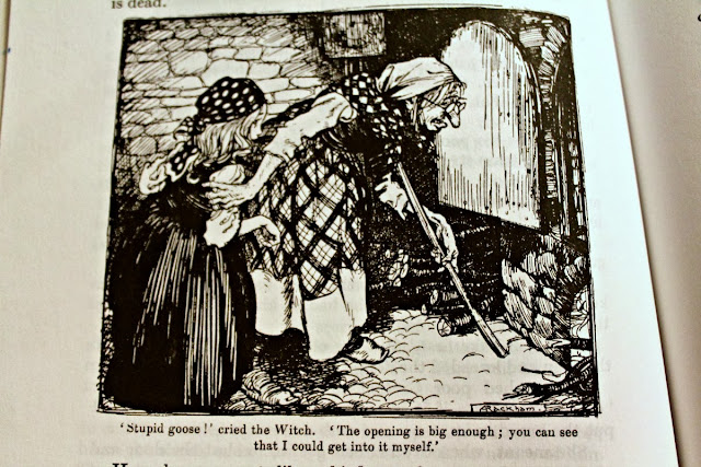 "Hansel and Grethel" from The Illustrated Brothers Grimm Fairy Tales, illustrated by Arthur Rackham. Originally from 1909, this edition is by Portland House, 2001.