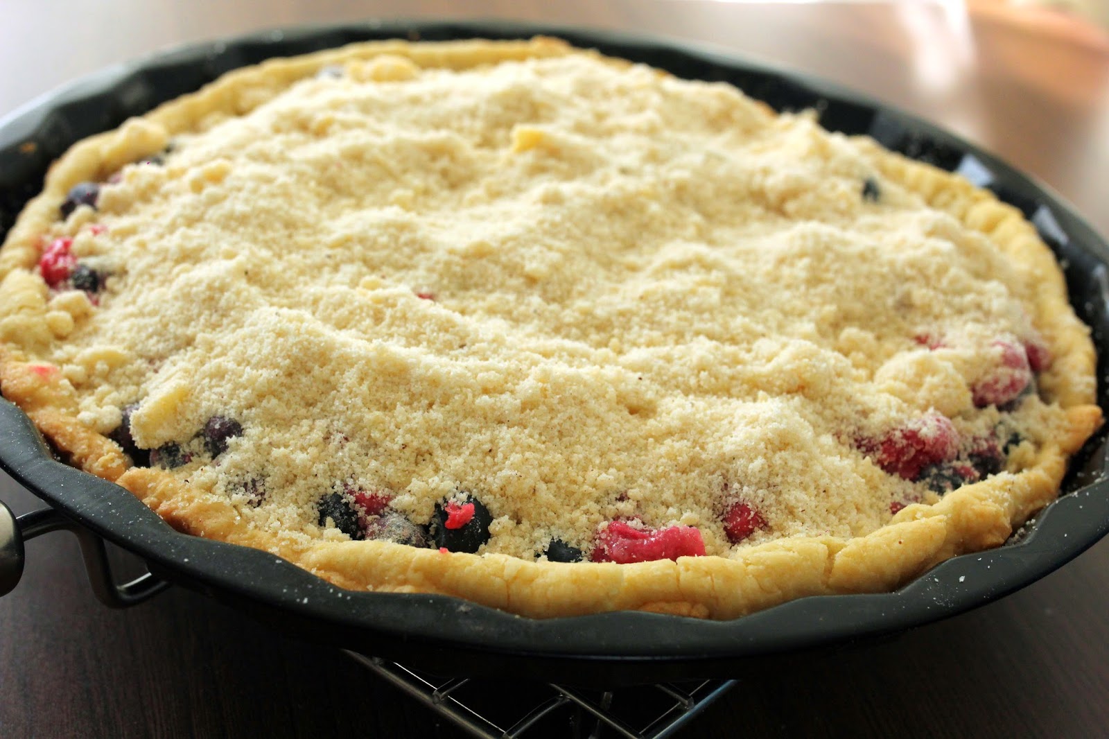 Blueberry/Raspberry pie with crumbled topping