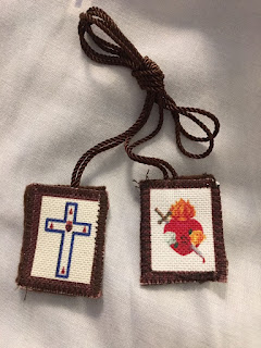 Escapulario de los Sagrados Corazones de Jesús y de María. Escapulario de los Sagrados Corazones de Jesús y de María.