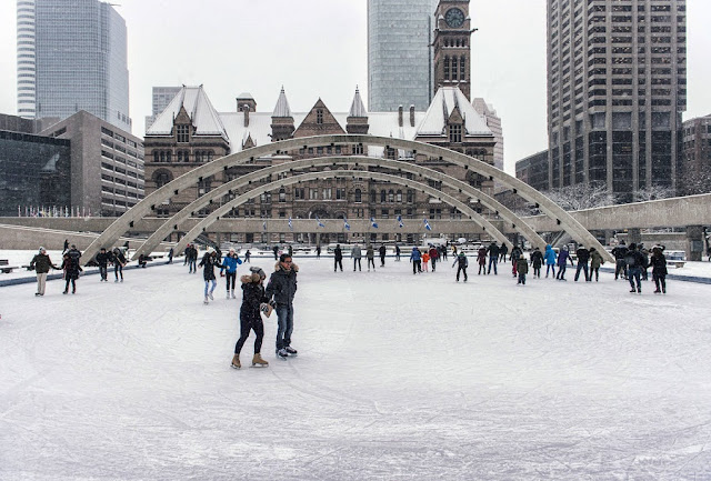 Nathan Philips Square em Toronto Nathan Philips Square em Toronto