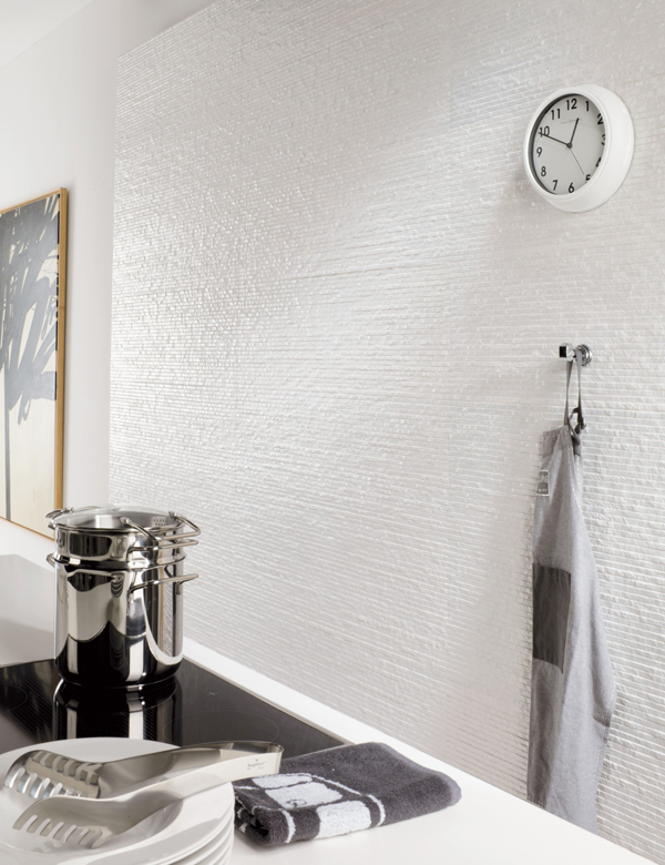 White Tones For Es With A Mediterranean Feel Porcelanosa Sweden Ceramic Wall Tiles By Venis