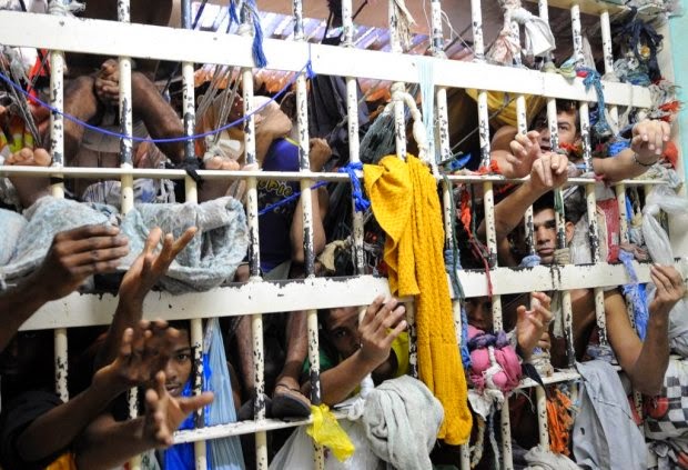 Sistemas Penitenciários no Brasil e no Mundo Sistemas Penitenciários no Brasil e no Mundo