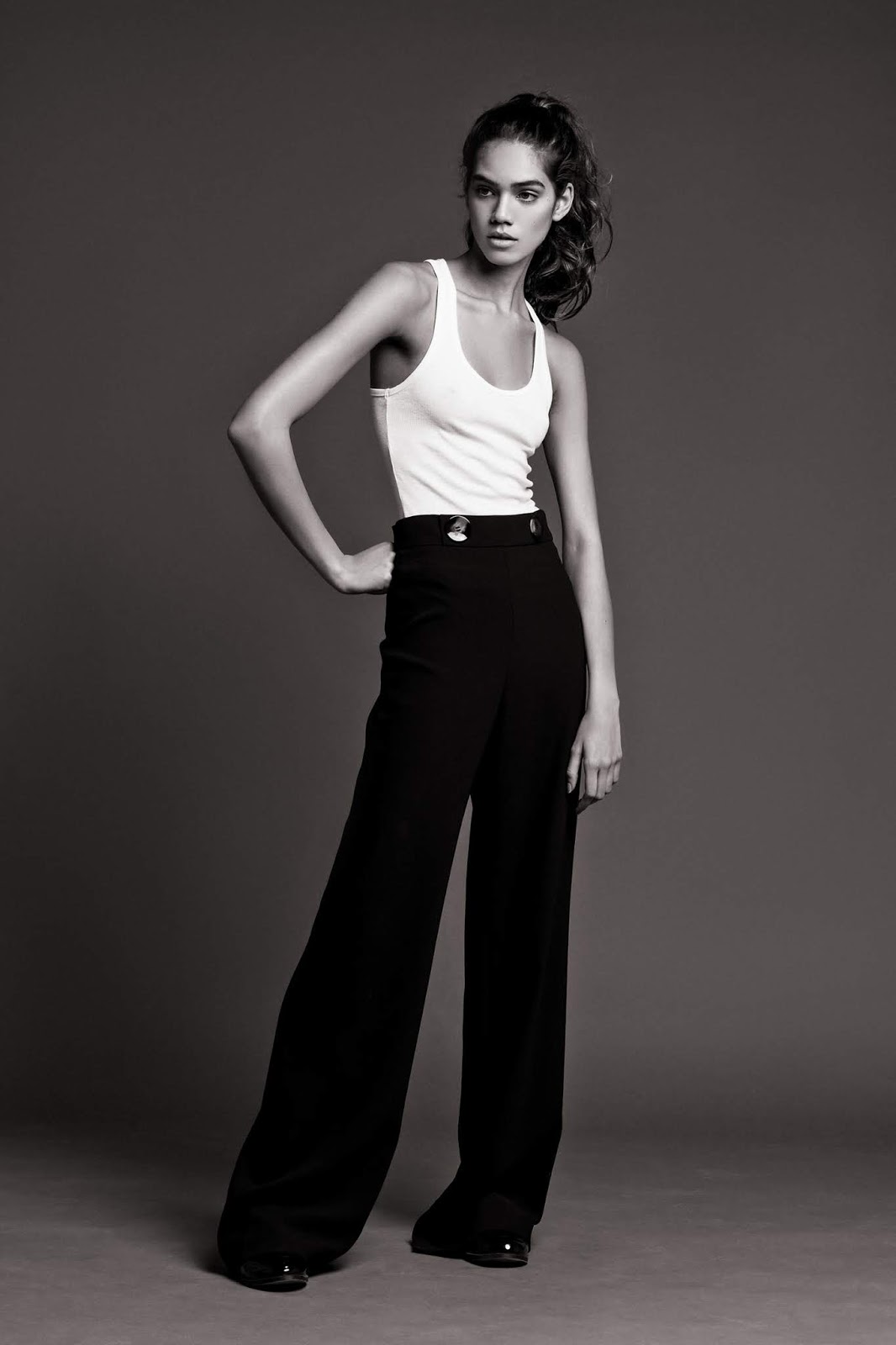 Anna Avila – Nude Model Photoshoot by Benjamin Vingrief