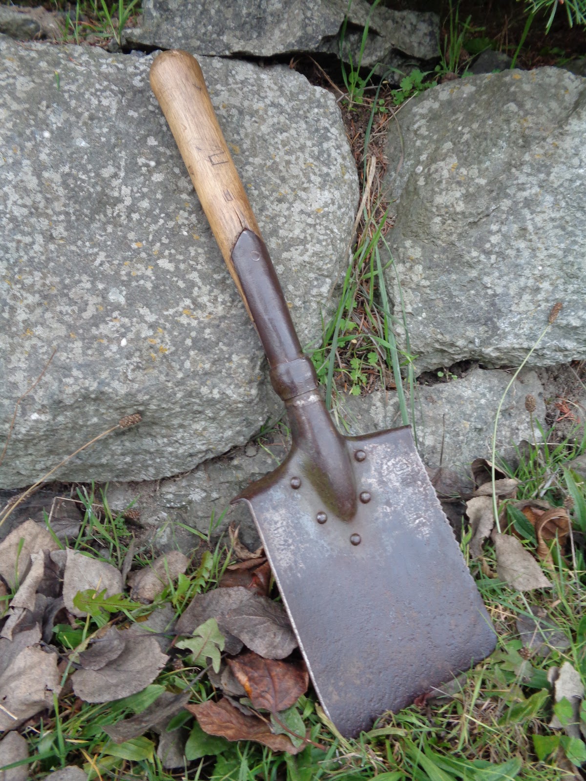 trench spade shovel