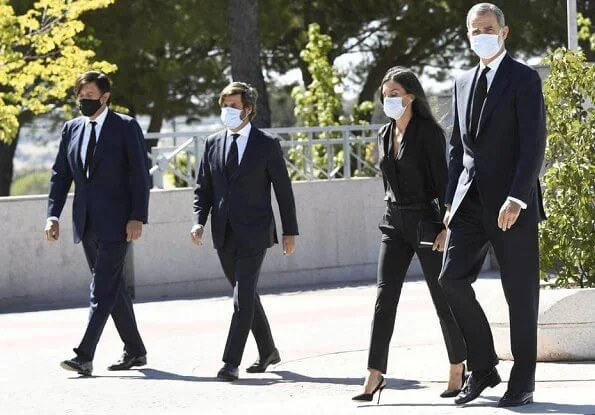 King Felipe and Queen Letizia attended Jaime Carvajal Funeral at Funeral home La Paz. Letizia wore a black slingback pumps from Carolina Herrera