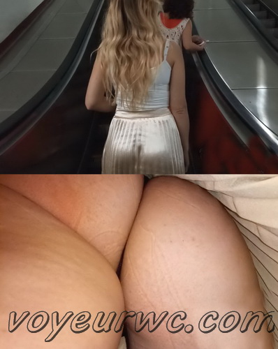 Upskirts 3525-3544 (Upskirts Voyeur Escalator - Sexy upskirt video with a random woman's booty)