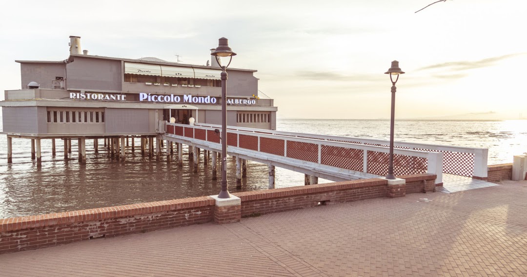 Viaggio in un Piccolo Mondo RECENSIONE La Brucia Padelle