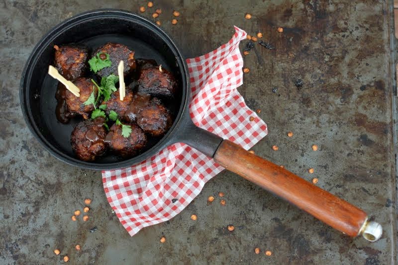 Kaikki äitini reseptit: Lihapullat luumu-anchosilauksella