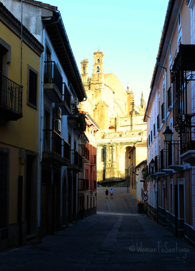 foto calle y catedral