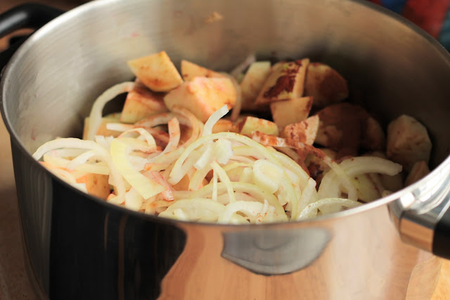 Apple, Blackberry and Cinnamon Chutney, perfect for those autumn windfalls! www.goodfoodshared.blogspot.com