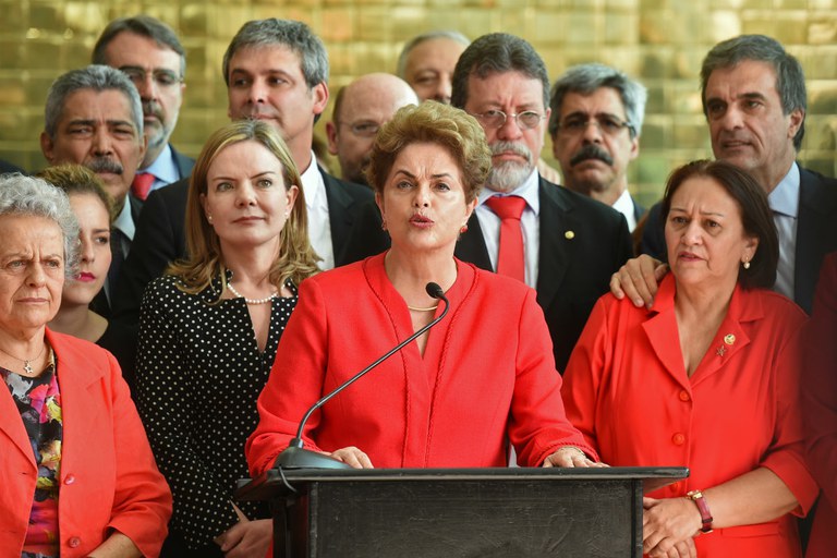 Após sua destituição, Dilma Rousseff diz que 'golpe é misógino, homofóbico e racista' Após sua destituição, Dilma Rousseff diz que 'golpe é misógino, homofóbico e racista'