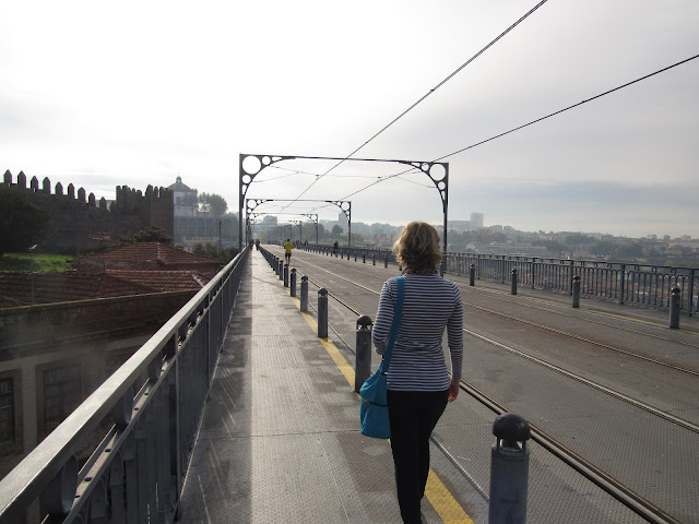 A Ponte de Dom Luís I e a Muralha Fernandina Ponte de D. Luís I - que ver em Porto, Portugal.