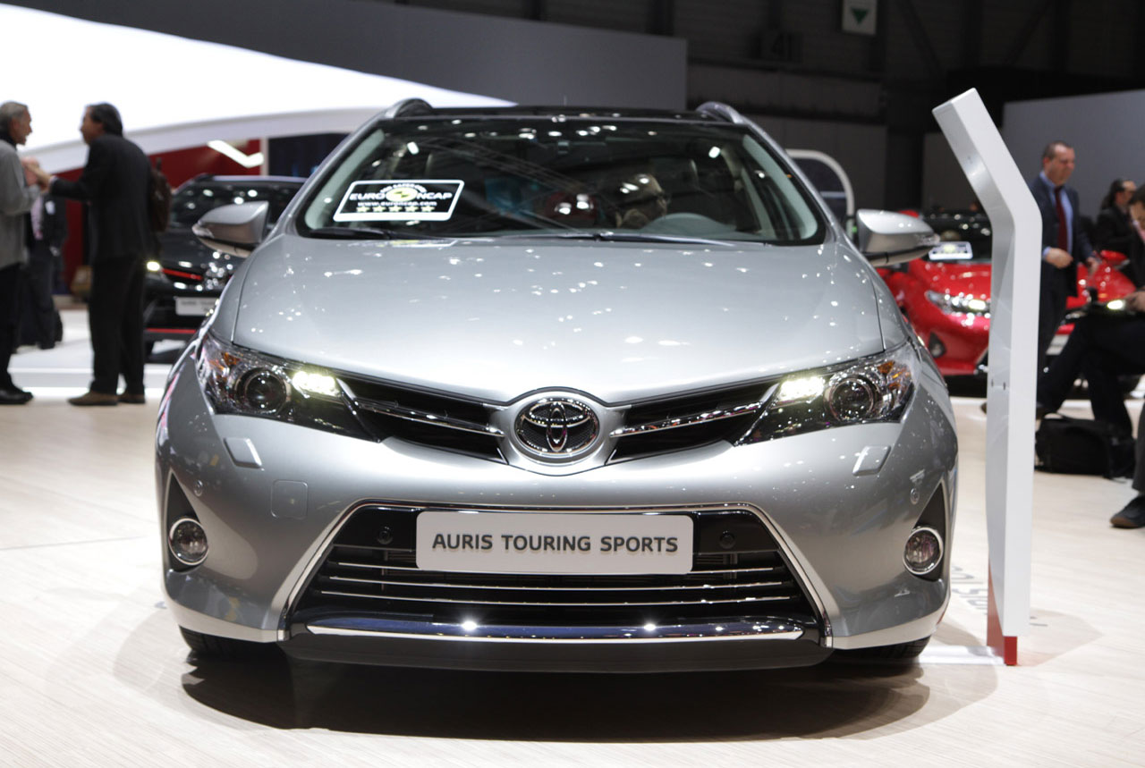 Autoblog: Toyota Auris Touring Sports is a handsome Prius V alternative
