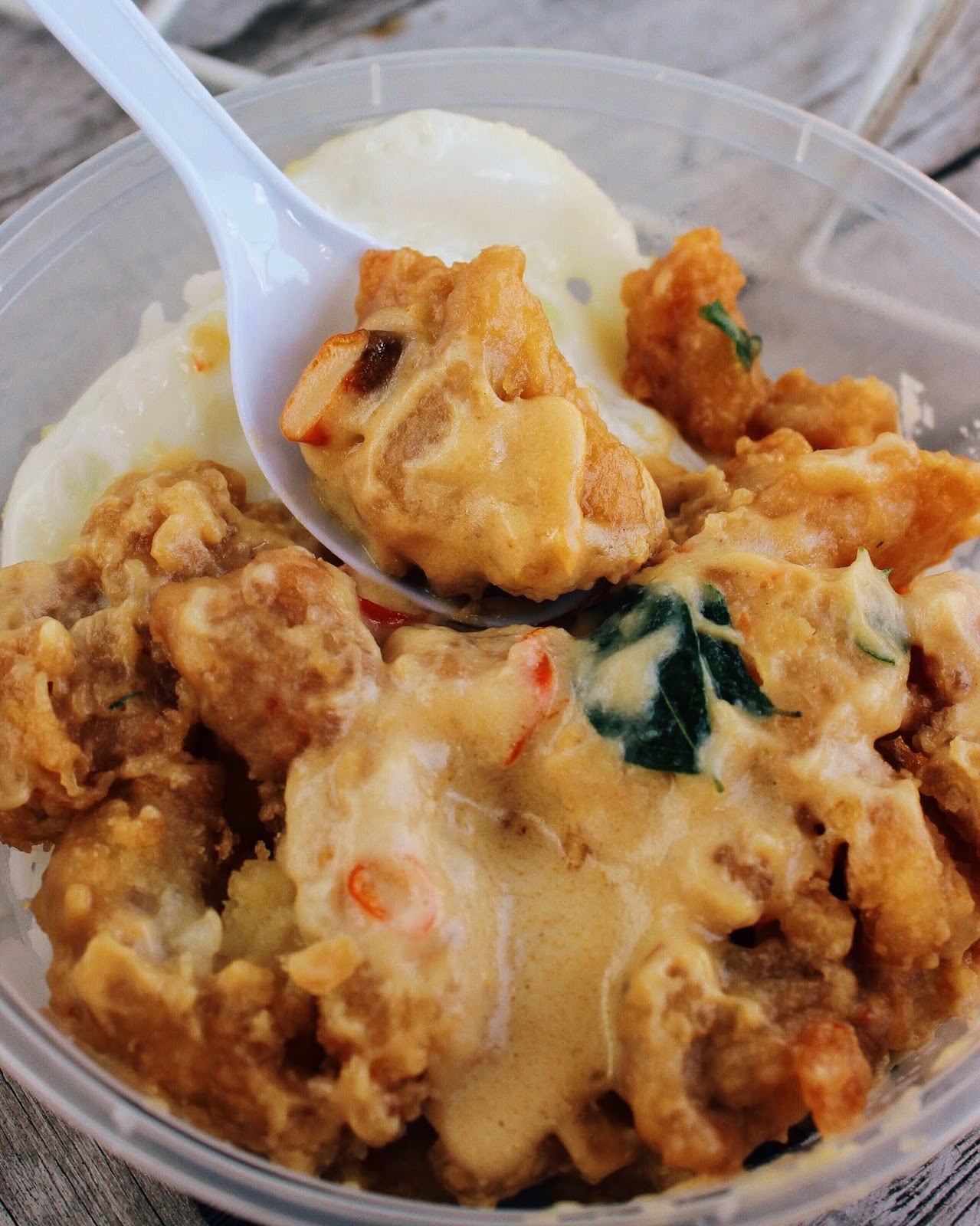 THE BEST SALTED EGG CHICKEN IN JAKARTA? SEC BOWL BY RIUS VERNANDES