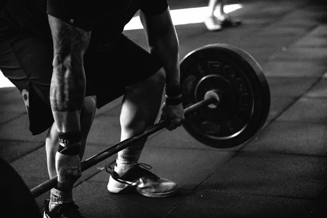 common weightlifting injuries avoid
