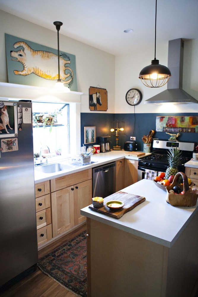 Vintage décor mix makes eclectic boho home - kitchen BoHoHome.com @bohosusan