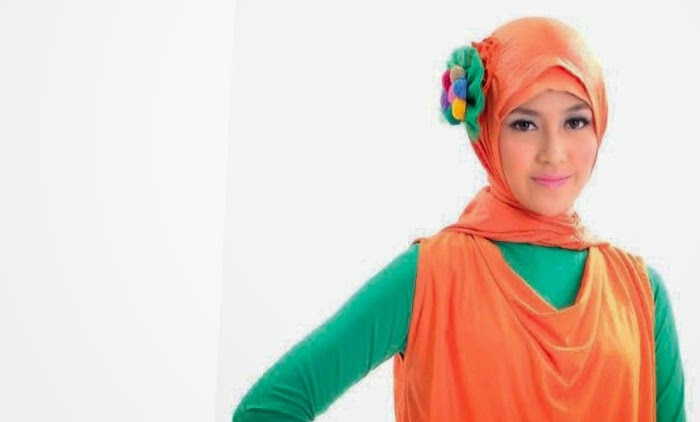 Gunakan Hijab dan Baju Warna Cerah Maka Anda Akan Bahagia