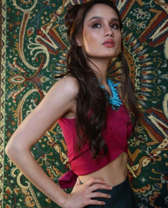 Foto-Foto Hot Cinta Laura Beredar Tanpa Sensor - Artis Seksi