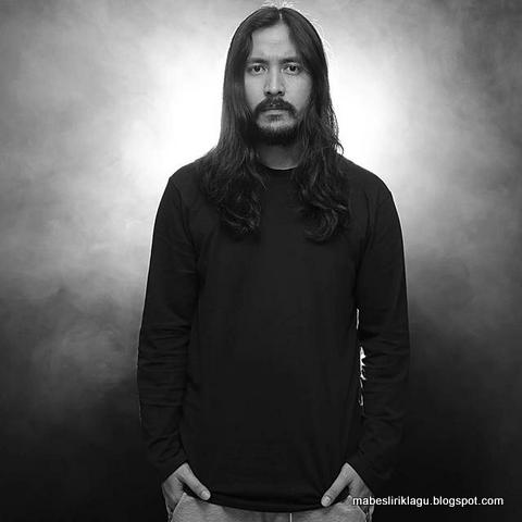 Marcello Tahitoe - Sampah Sampah Dunia Maya Marcello Tahitoe - Sampah Sampah Dunia Maya