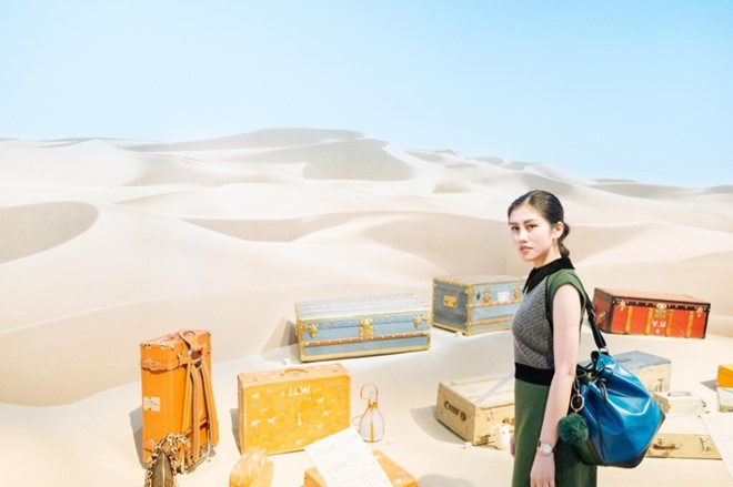 Phối Đô Cá Tình Phụ Kiện Louis Vuitton cùng Sao 1
