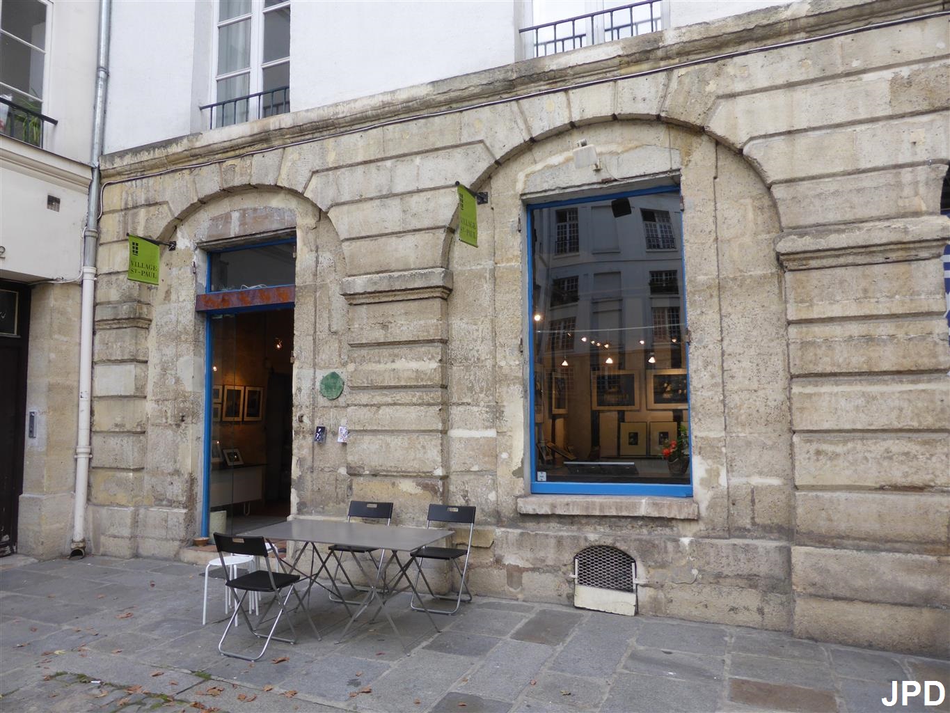 Parisbiseart Sous le village SaintPaul