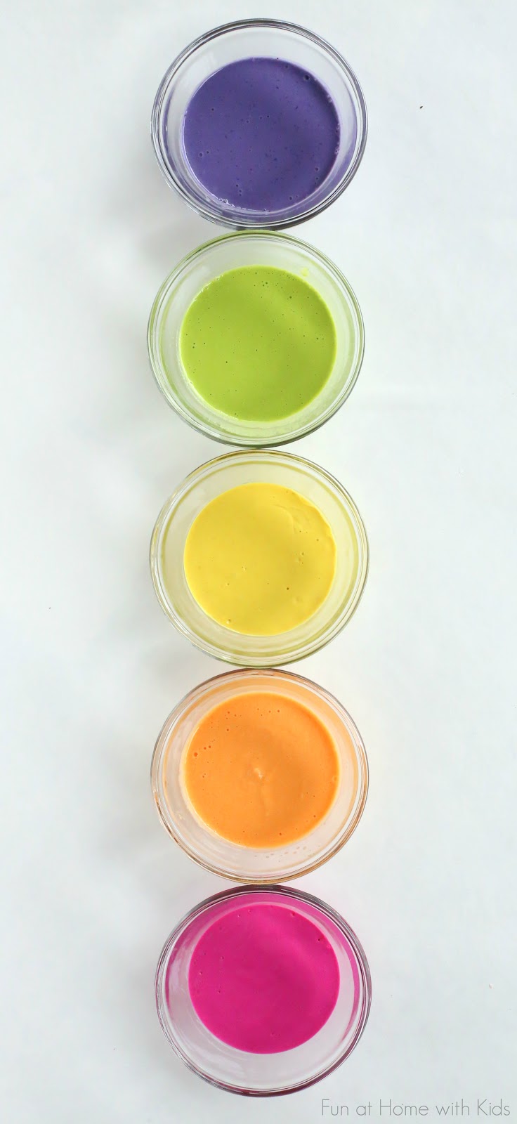 Super easy no-cook naturally dyed fingerpaints for babies or toddlers - and it's taste-safe!  From Fun at Home with Kids