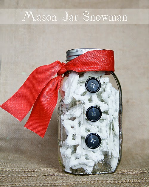 Frozen themed mason jar snowman gift and free frozen themed printable. Great gift for the holidays!