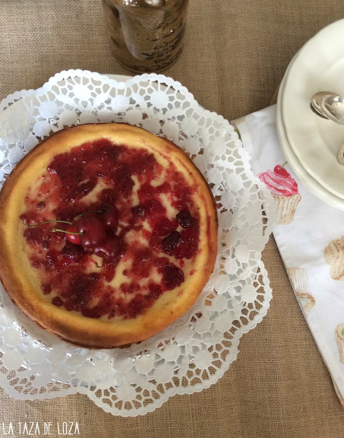 tarta-de-queso-ricotta-y-mermelada-de-cerezas