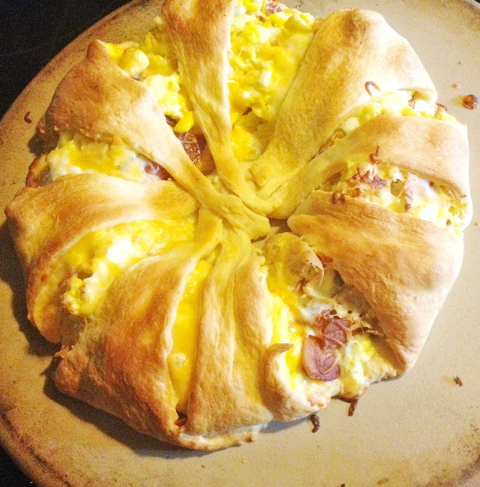Breakfast Crescent Roll "Wreath" I do deClaire